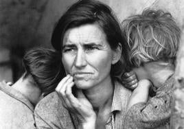 Una de las icónicas fotografías de Dorothea Lange sobre las migraciones en el 'dust bowl'.