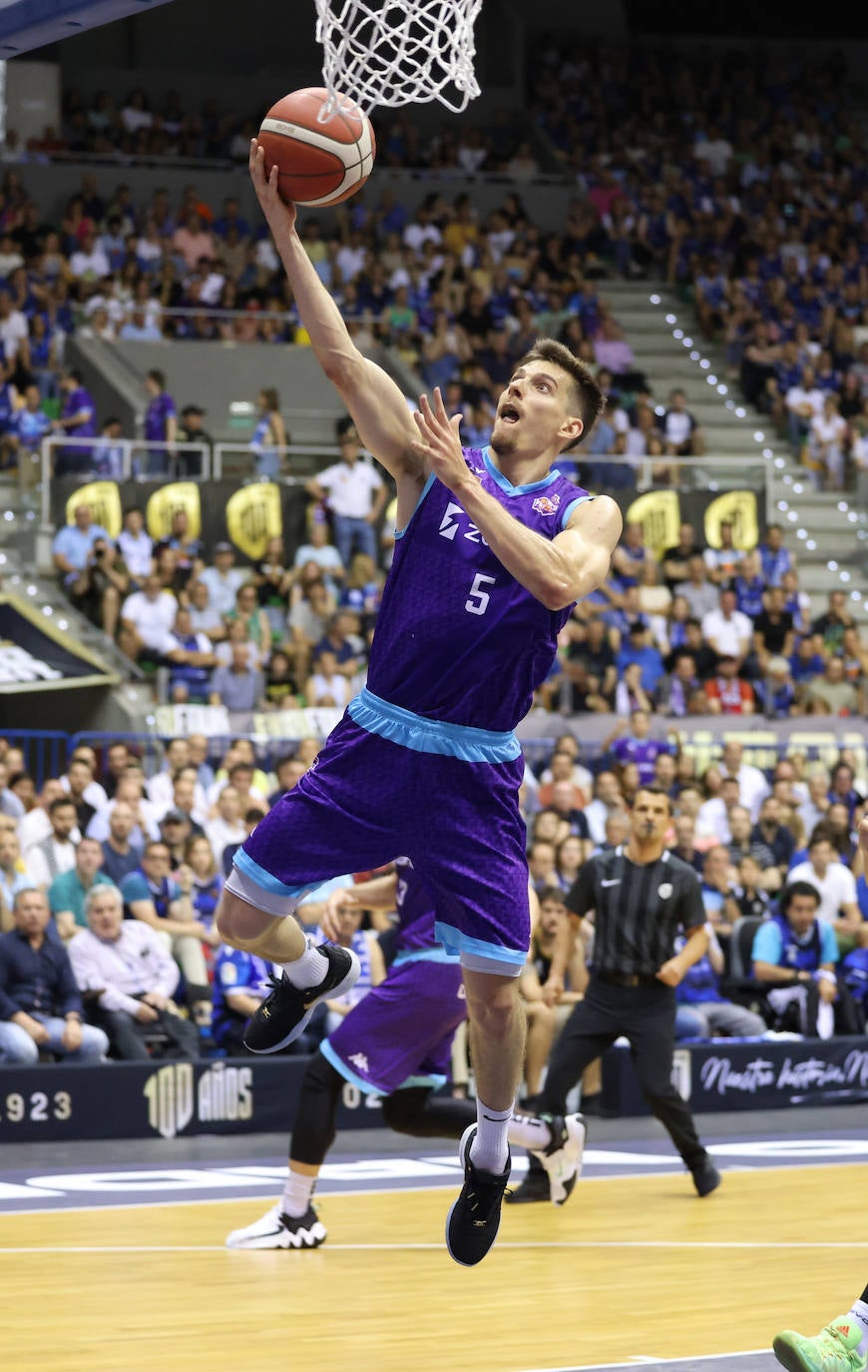 El Palencia Zunder se ha impuesto al Burgos (95 - 83) en la final