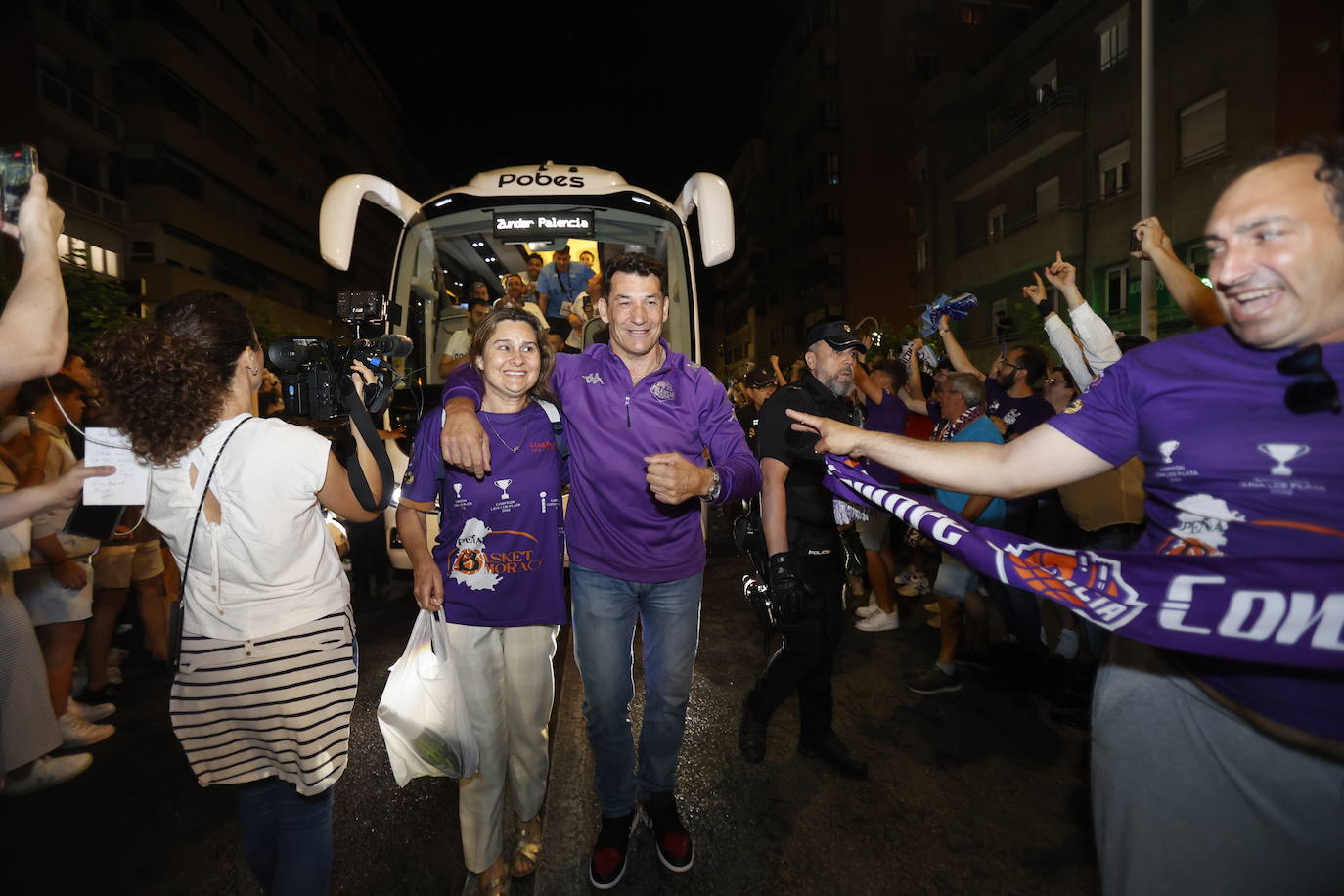 El Zunder Palencia celebra el ascenso a ACB en la Plaza de España