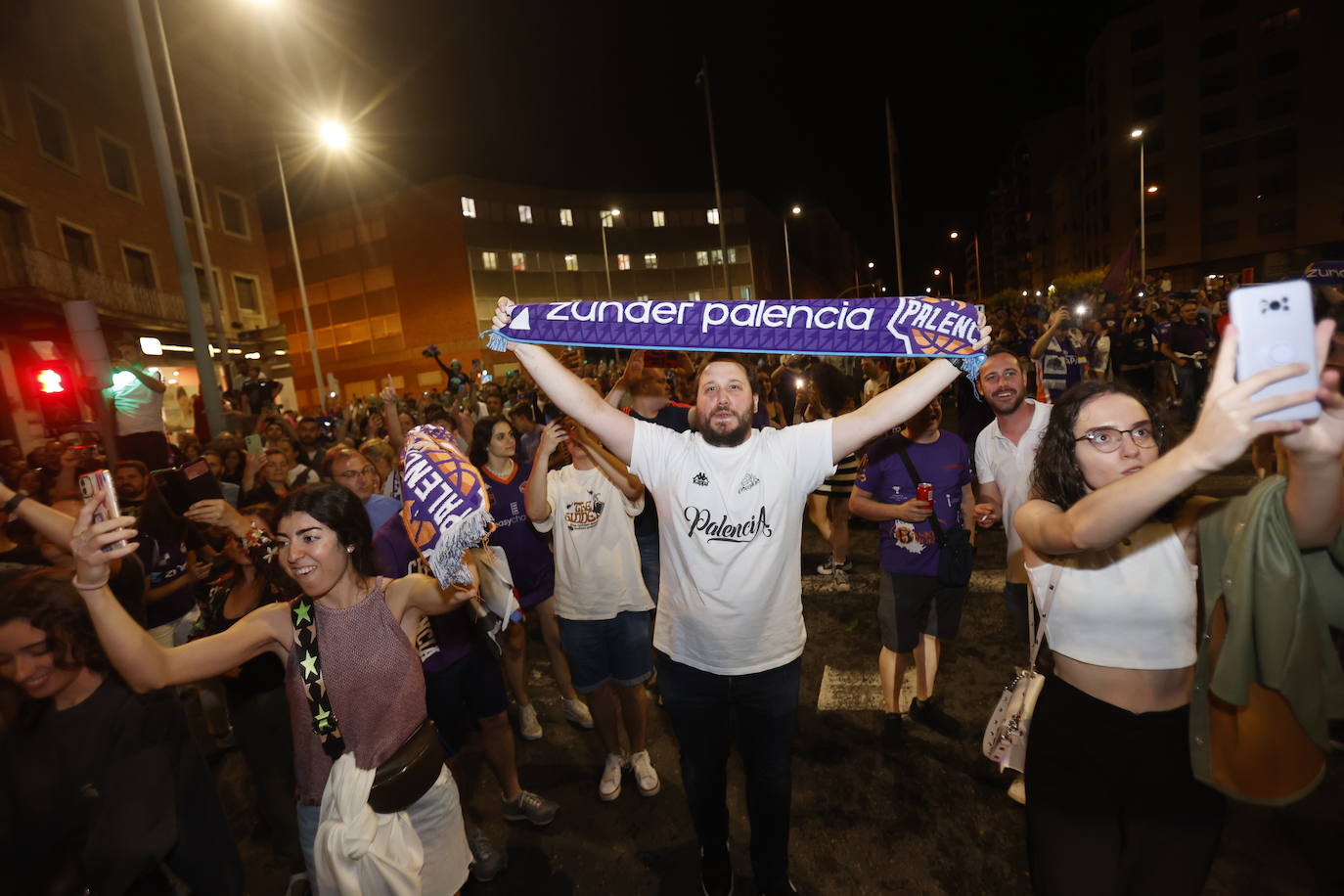 El Zunder Palencia celebra el ascenso a ACB en la Plaza de España