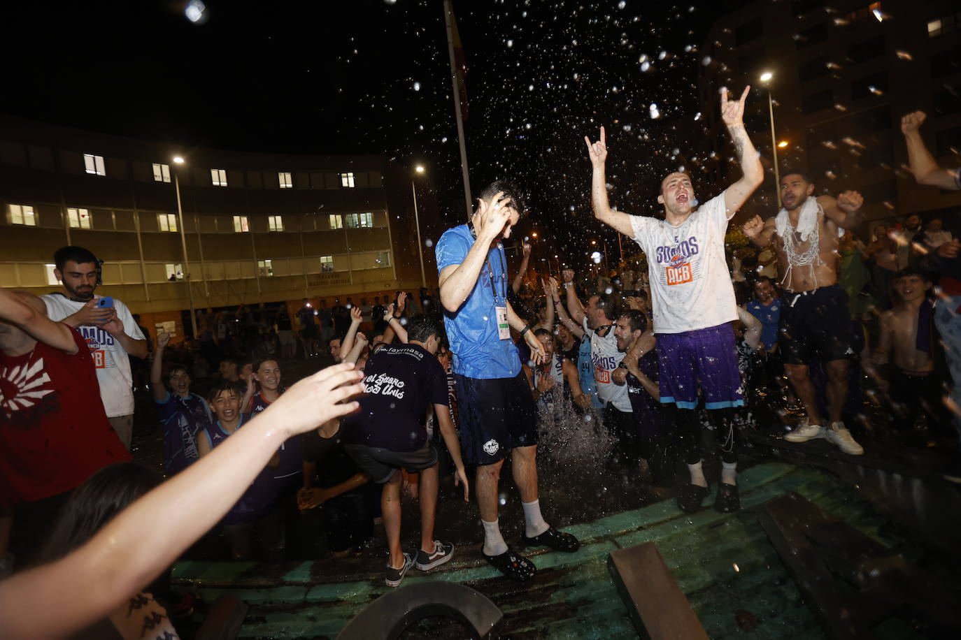 El Zunder Palencia celebra el ascenso a ACB en la Plaza de España