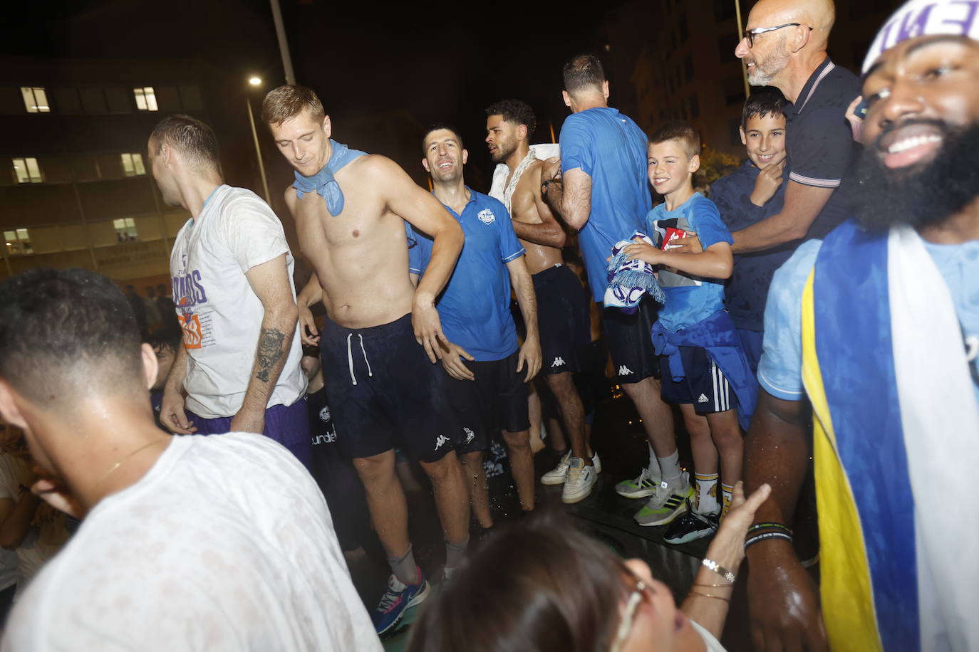 El Zunder Palencia celebra el ascenso a ACB en la Plaza de España