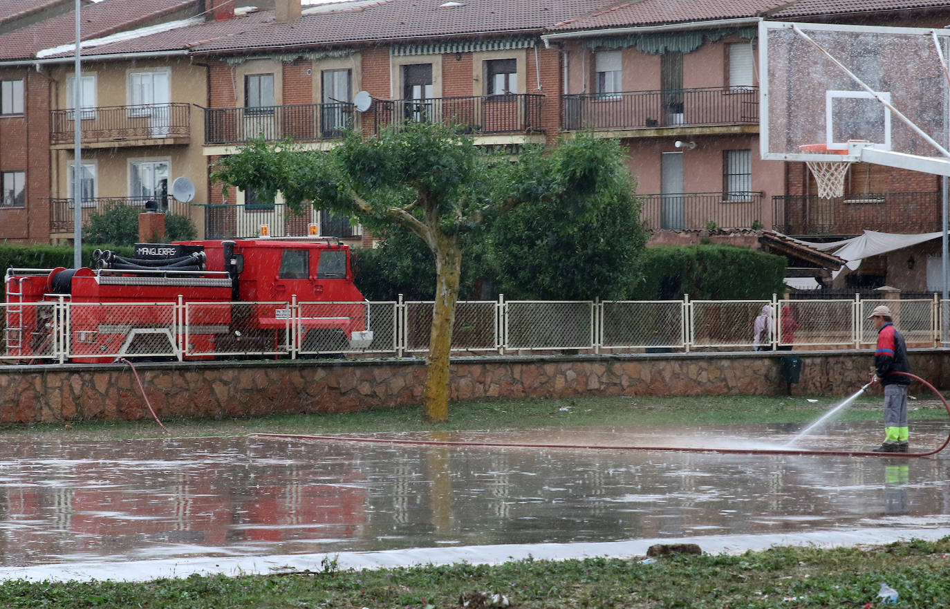 El rastro de la tormenta de granizo en Ayllón