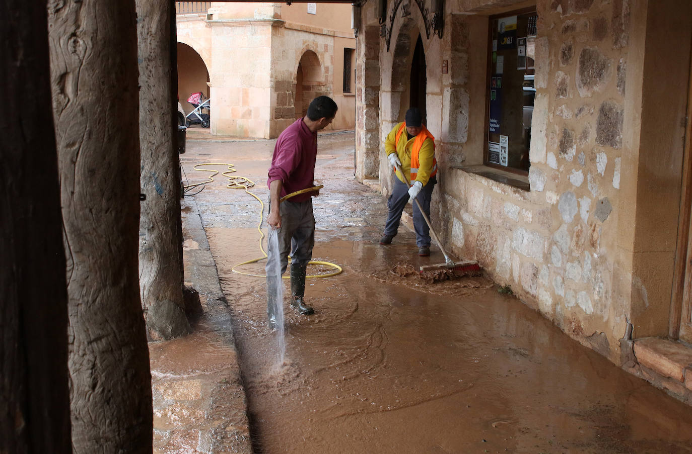 El rastro de la tormenta de granizo en Ayllón