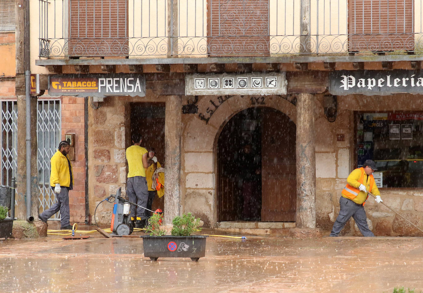 El rastro de la tormenta de granizo en Ayllón