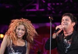 Shakira junto a Alejandro Sanz, durante un concierto en Buenos Aires.