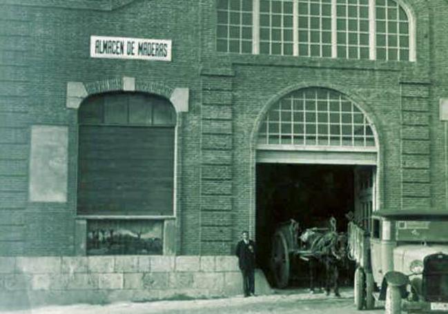 El almacén de maderas Cuadrado de la plaza de San Nicolás.