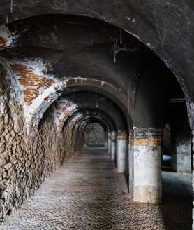 Imagen secundaria 2 - Arriba, el coro del convento de San Quirce. Debajo, a la izquierda, el coro del convento. A la derecha, bodega del edificio de Las Donas.