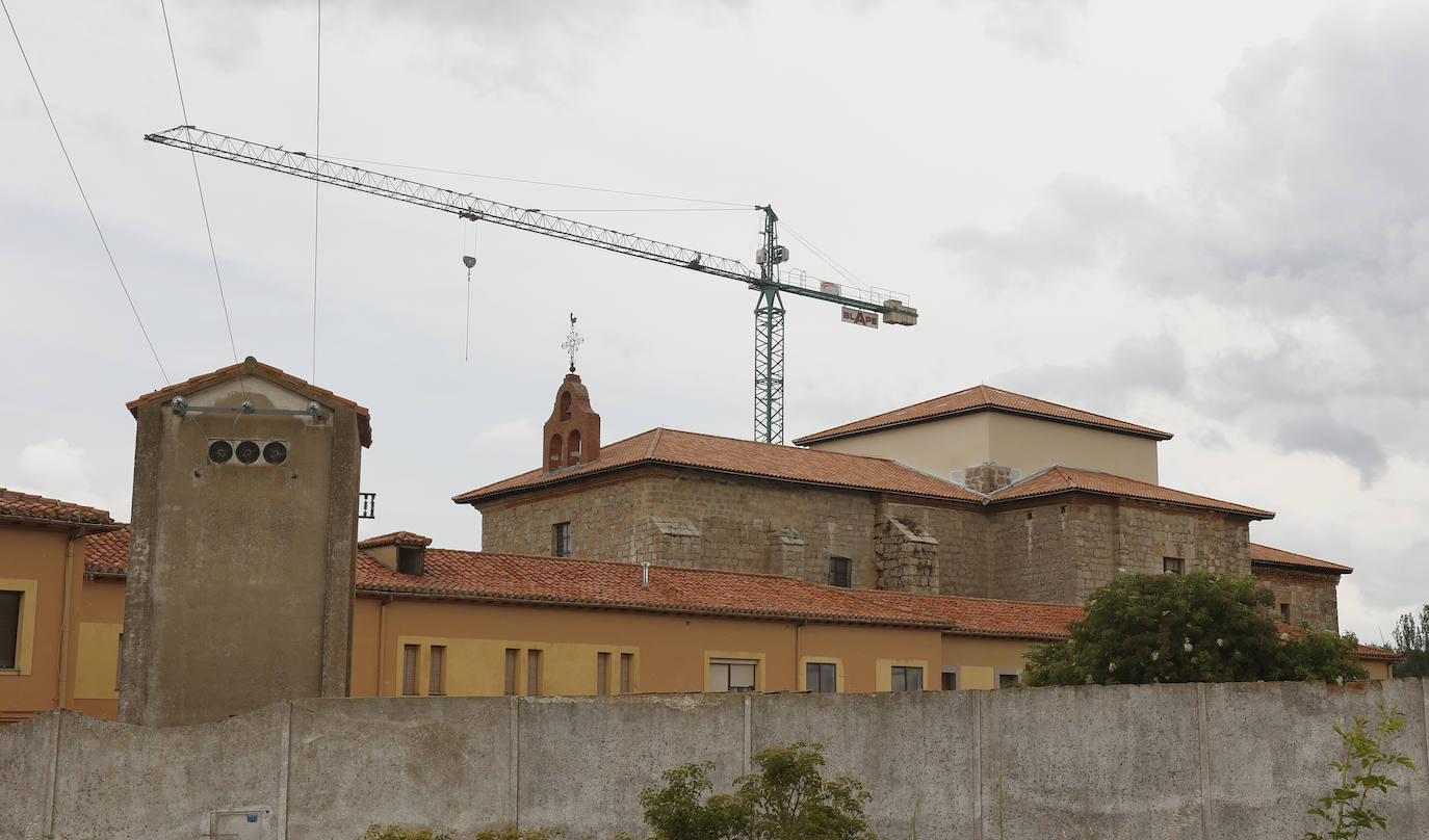 El exterior del Monasterio de Ampudia luce como antes del incendio