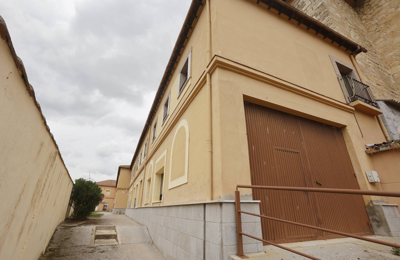 El exterior del Monasterio de Ampudia luce como antes del incendio