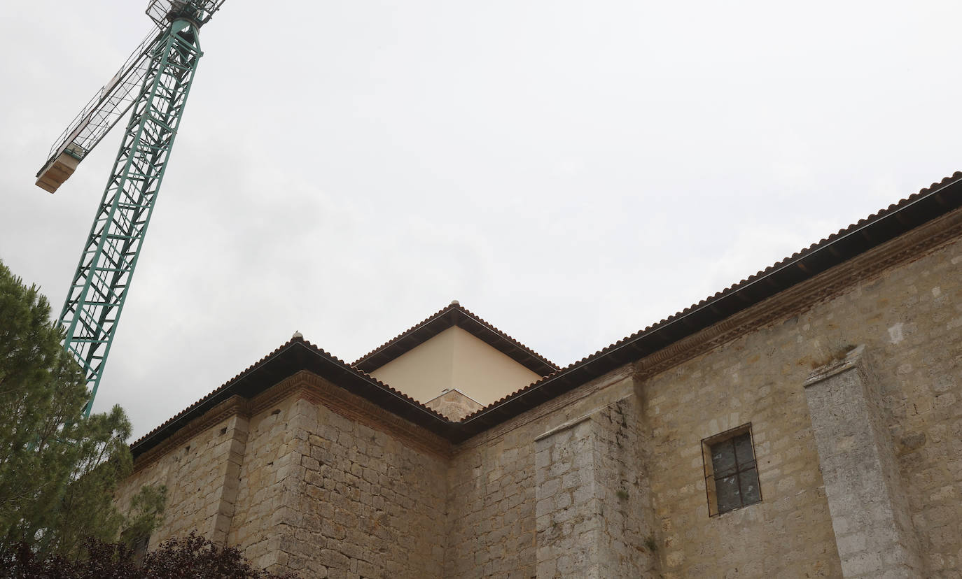 El exterior del Monasterio de Ampudia luce como antes del incendio