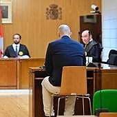 Asume dos años de cárcel por posesión y distribución de pornografía infantil