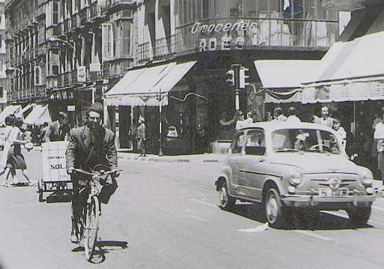 Imagen principal - Vista de los Almacenes Roes en la calle Duque de la Victoria, esquina con Regalado. Abajo, sello de la primera tienda Roes en el número 9 de Duque de la Victoria y Maísa Rodríguez, hija de Mariano, fundador de este comercio vallisoletano.