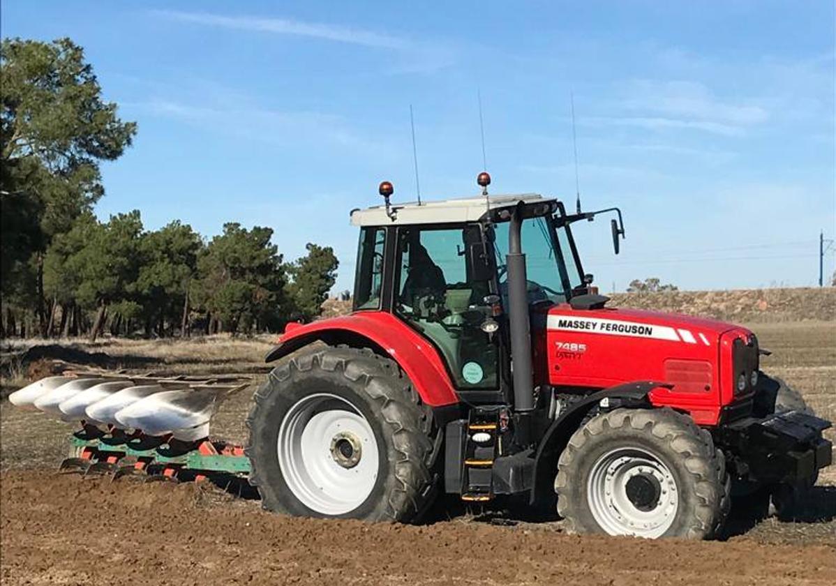 El tractor objeto del pleito entre la empresa vallisoletana y el taller salmantino.