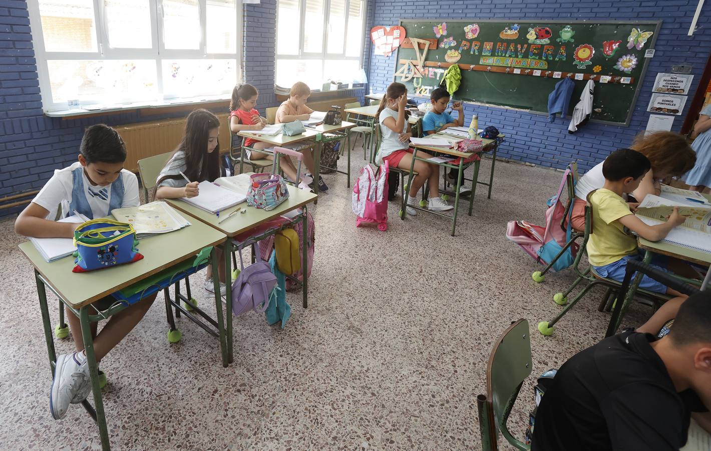 Once nacionalidades conviven y aprenden en las aulas de Paredes de Nava