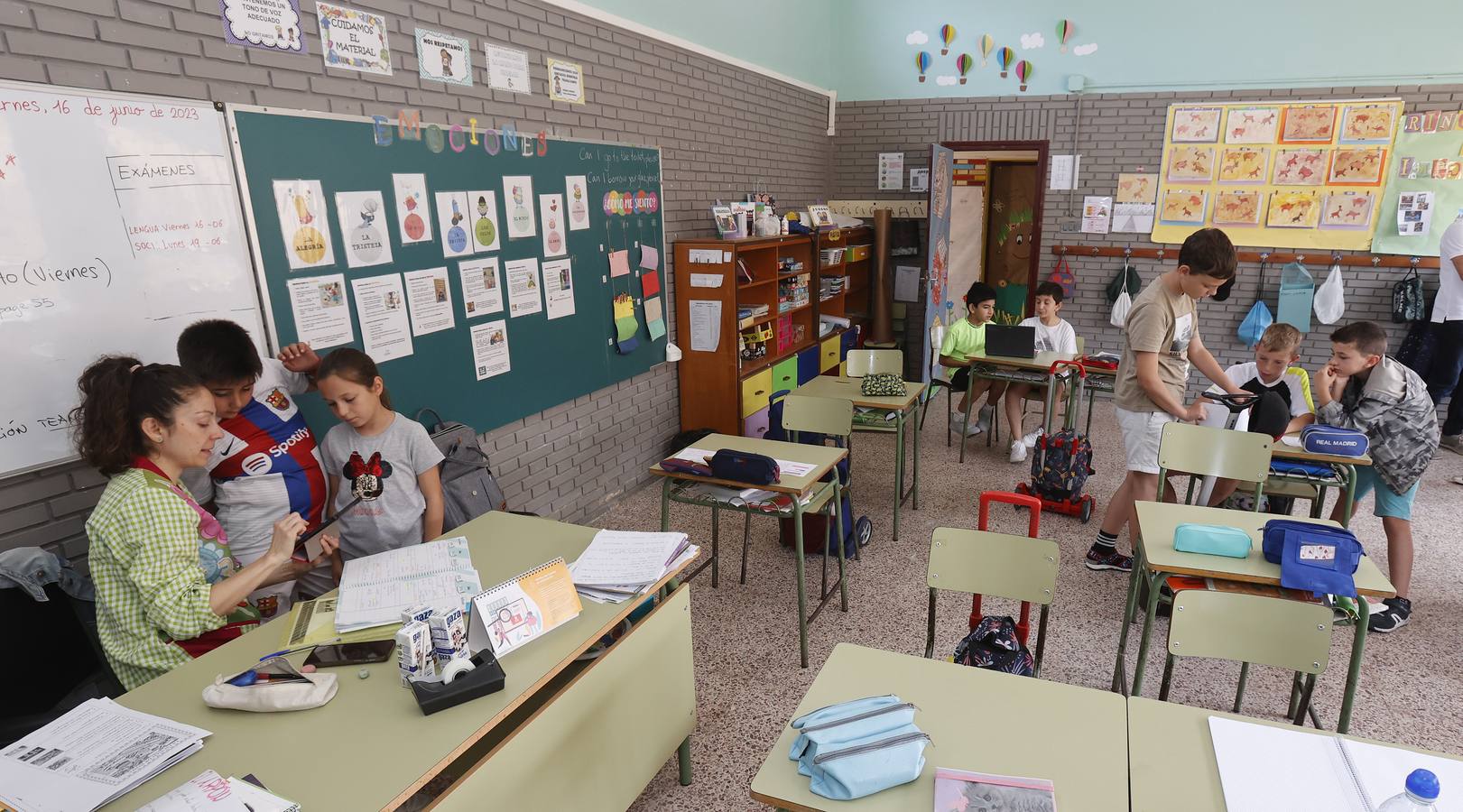 Once nacionalidades conviven y aprenden en las aulas de Paredes de Nava