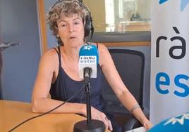 La actriz canaria Mónica López, en la emisora catalana Ràdio Estel.