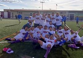 El Monteresma celebra el título de Liga en la Provincial.