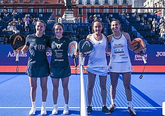 Las cuatro jugadoras antes del partido en la Plaza Mayor.