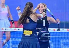 Gemma Triay y Marta Ortega celebran su pase a la final femenina.