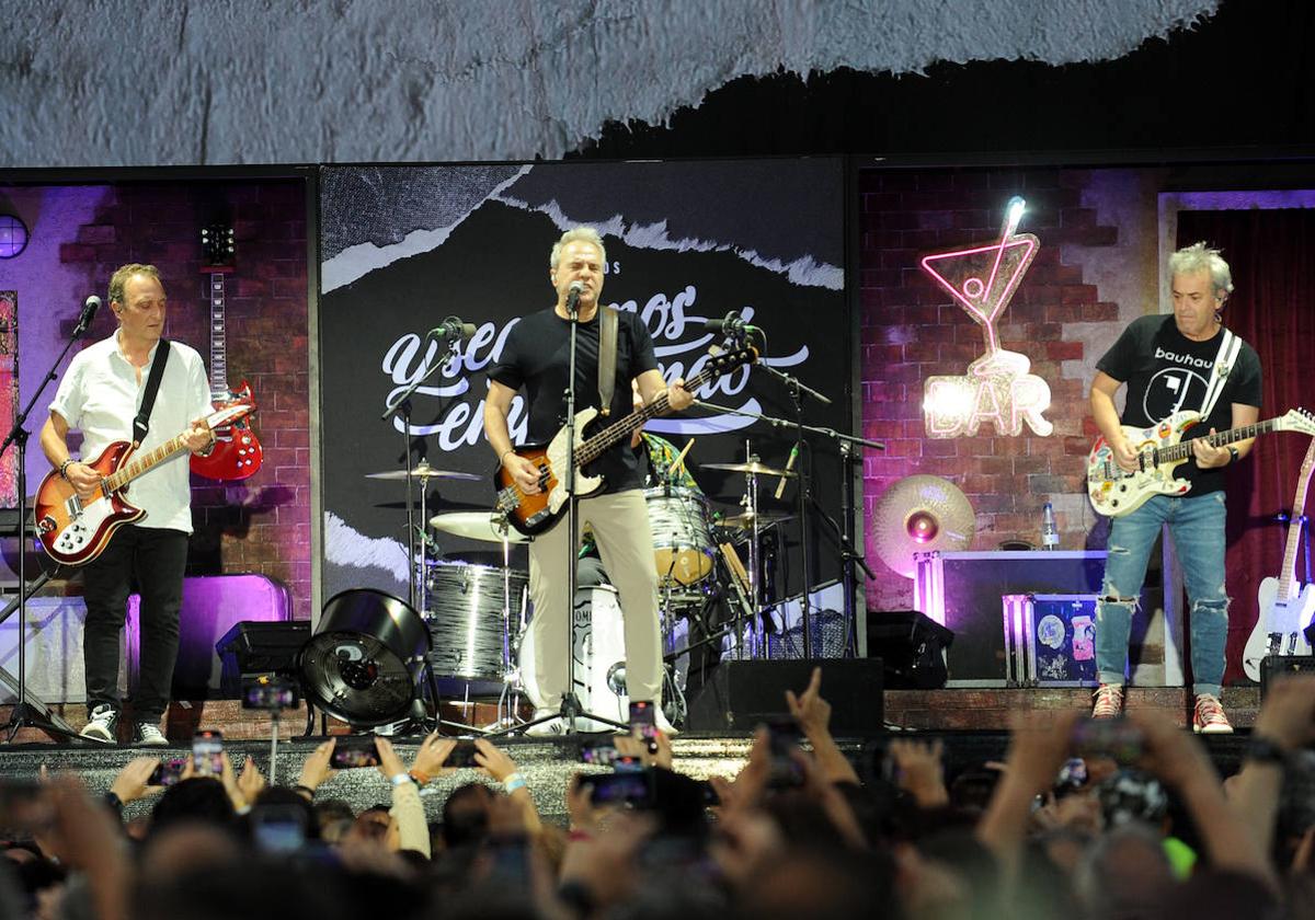 El grupo Hombres G durante su actuación en la Feria de Valladolid.