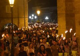 Aguilar vibra con la procesión de antorchas y la hoguera