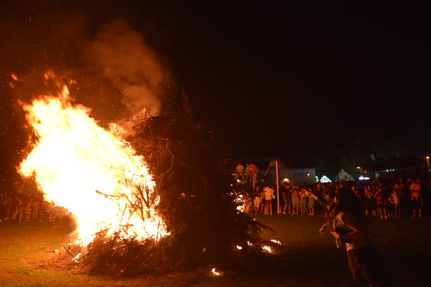 Aguilar vibra con la procesión de antorchas y la hoguera