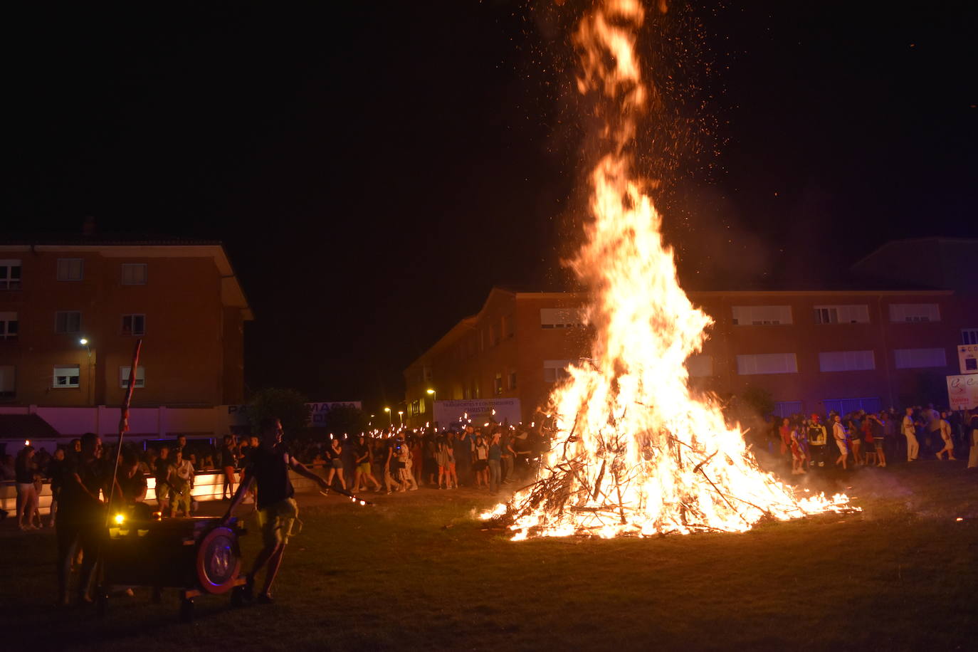 Aguilar vibra con la procesión de antorchas y la hoguera