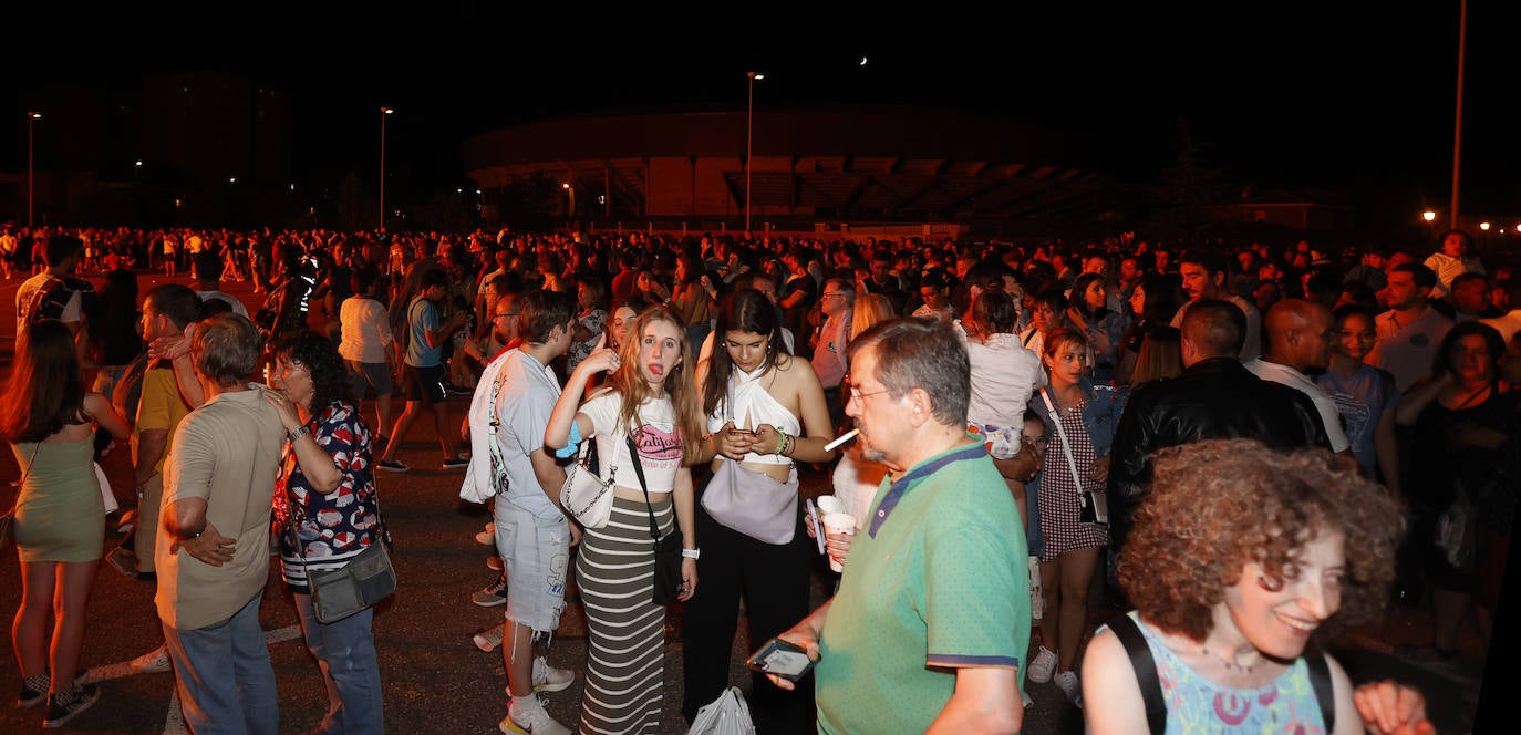 Los palentinos celebran San Juan alrededor de la hoguera