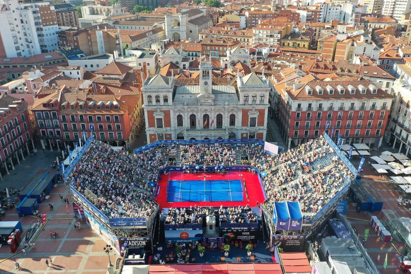 Espectacular vista aérea de la Plaza Mayor de Valladolid durante el World Padel Tour