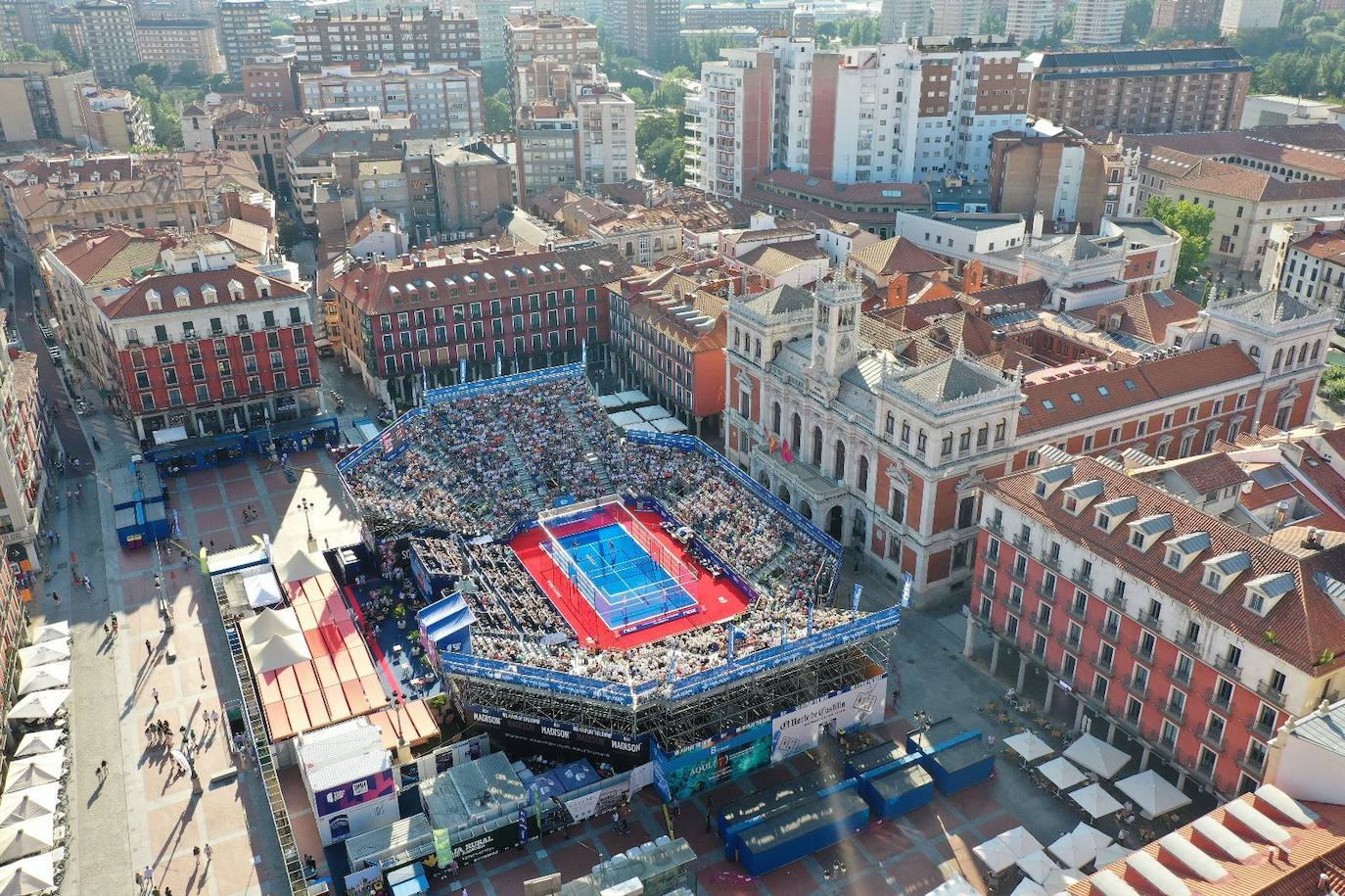 Espectacular vista aérea de la Plaza Mayor de Valladolid durante el World Padel Tour