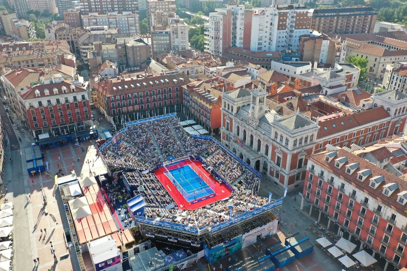 Espectacular vista aérea de la Plaza Mayor de Valladolid durante el World Padel Tour