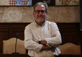 El profesor Plaza en la Sala de Grados de la Facultad de Geografía de la Universidad de Salamanca.