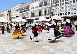 Jotas en la plaza de España de Aguilar el año pasado.
