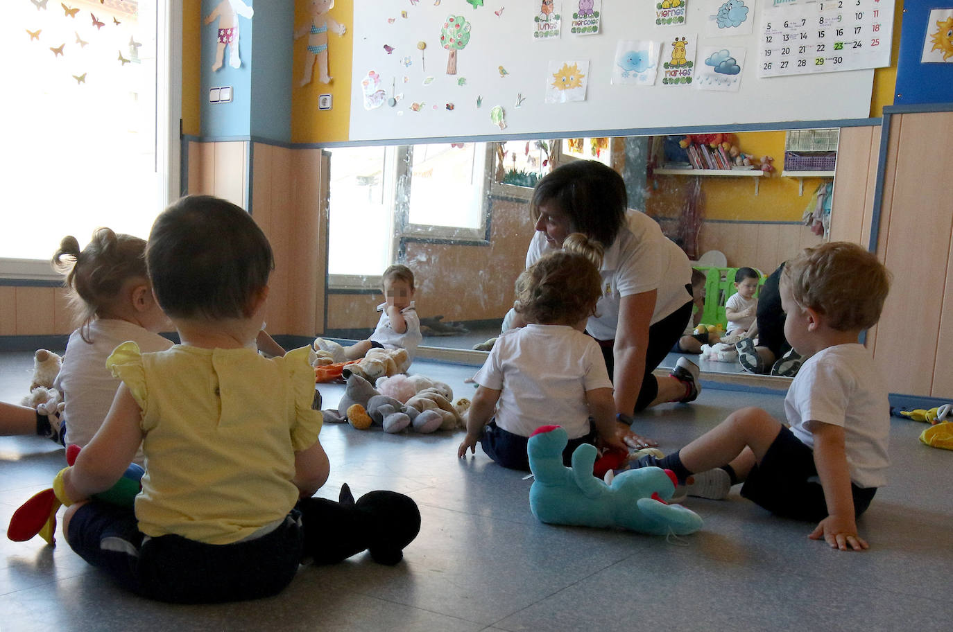 Un grupo de niños, en una guarderia del centro de Segovia.