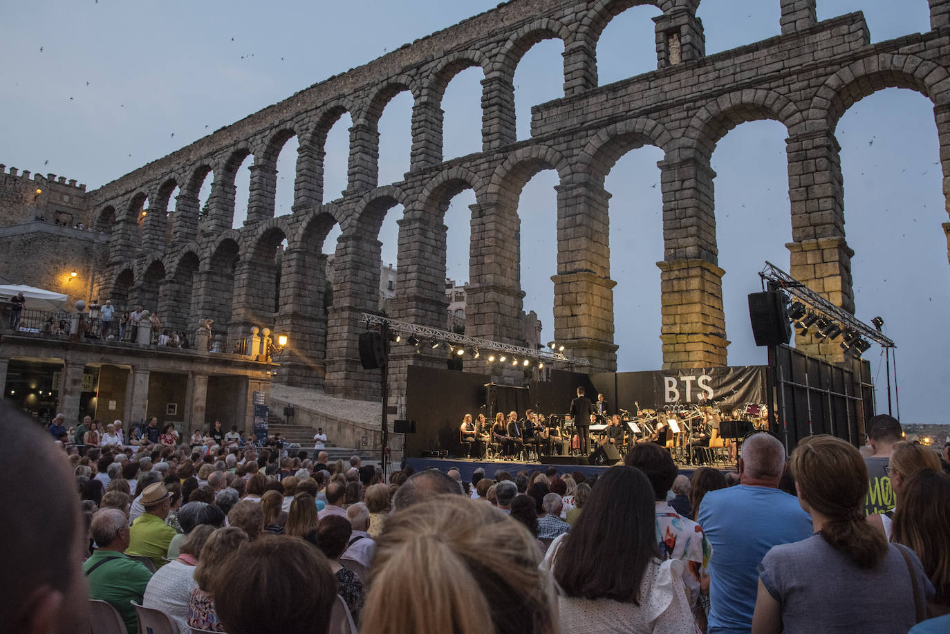 La música protagoniza el martes de fiestas