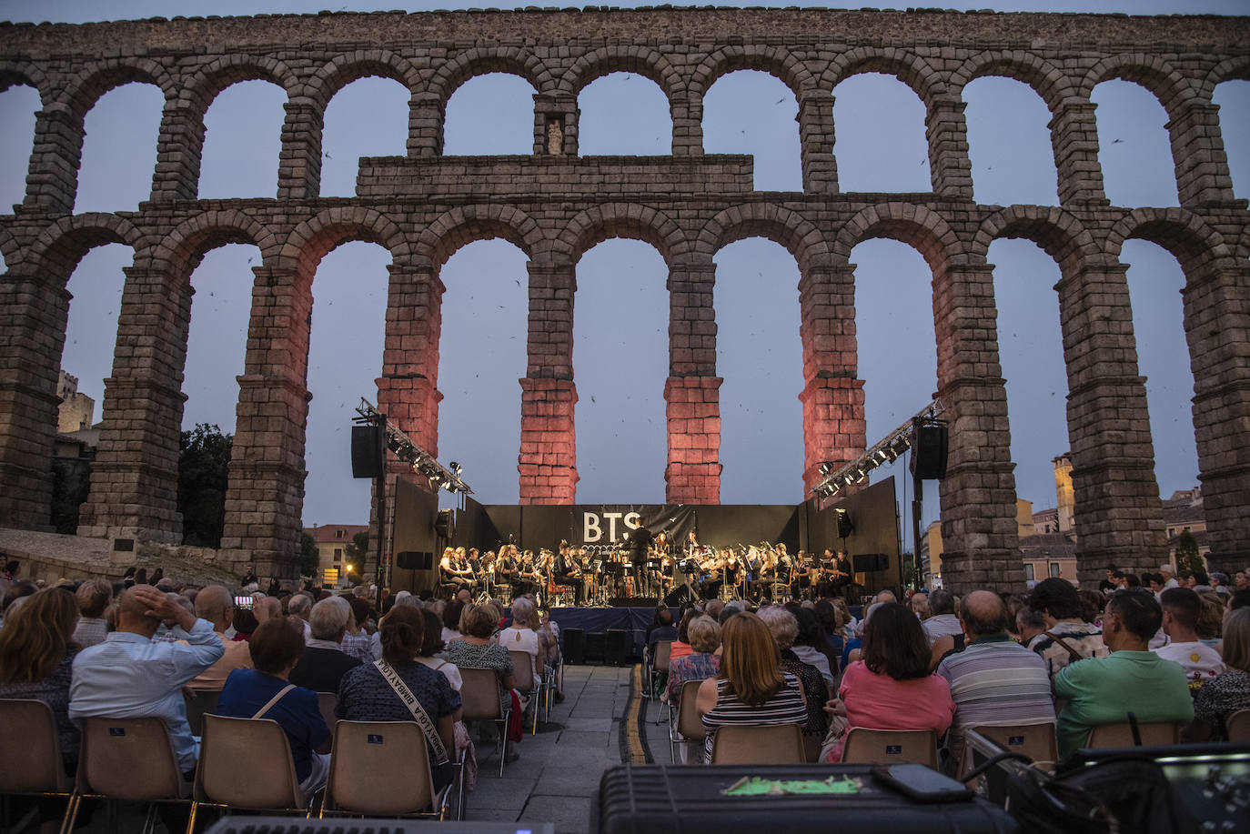 La música protagoniza el martes de fiestas