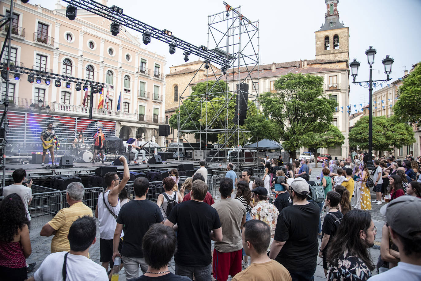 La música protagoniza el martes de fiestas