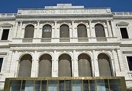Fachada del Tribunal Superior de Justicia de Castilla y León.