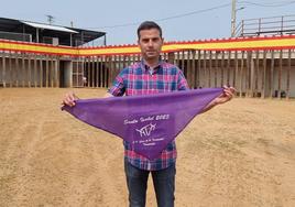 El alcalde, Javier Fernández, en el coso de la localidad vallisoletana.