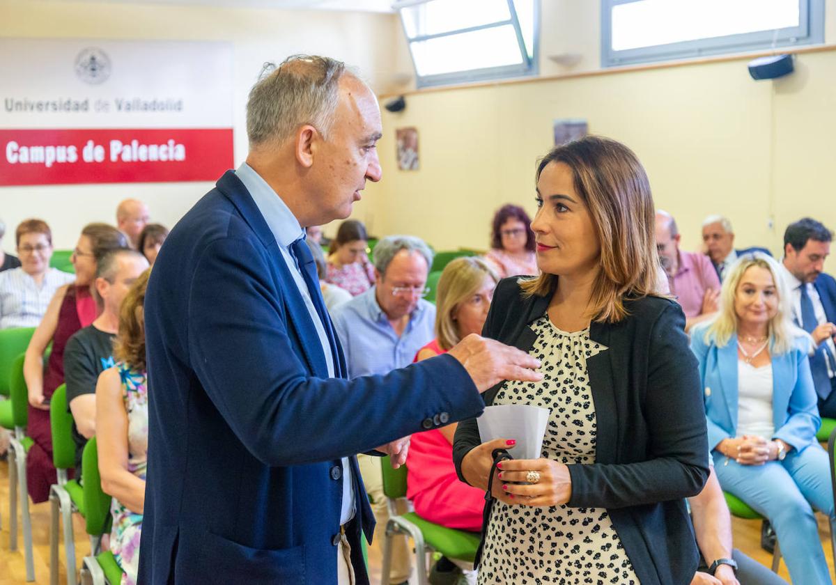 Investidura de la nueva decana de Educación Alicia Peñalba