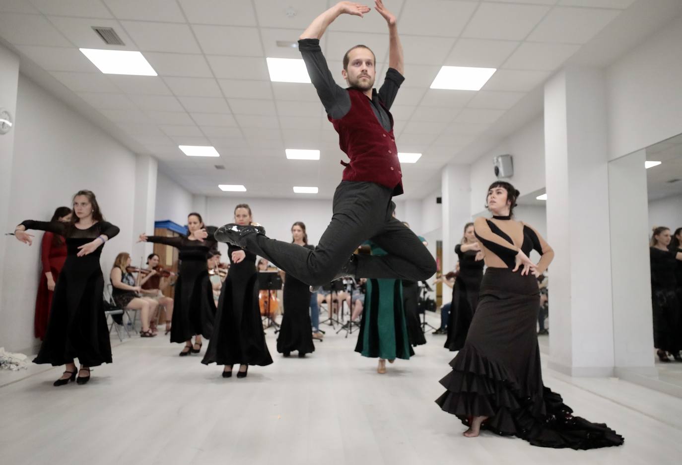 &#039;El amor brujo&#039; a cargo de la Orquesta de la Universidad de Valladolid y del Ballet Español