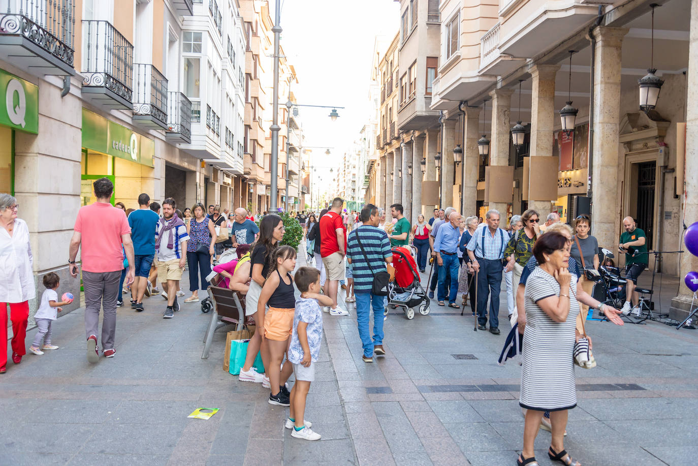 Palencia se va de compras por la noche