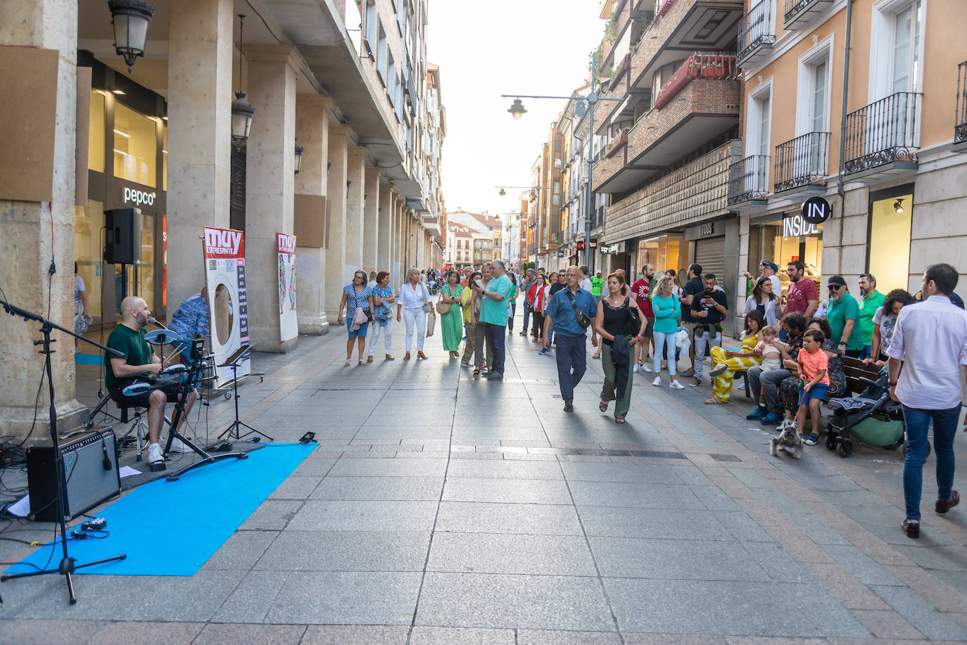 Palencia se va de compras por la noche