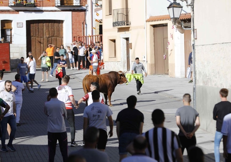 Momento del encierro en la plaza del Rollo.