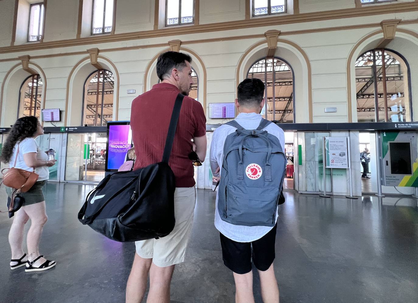 Salida del primer tren playero del veranro desde Valladolid