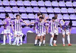 Los jugadores del Promesas celebran el gol de Arroyo frente al Palencia Cristo.