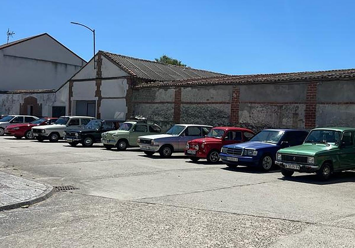 Algunos de los vehículos clásicos participantes.