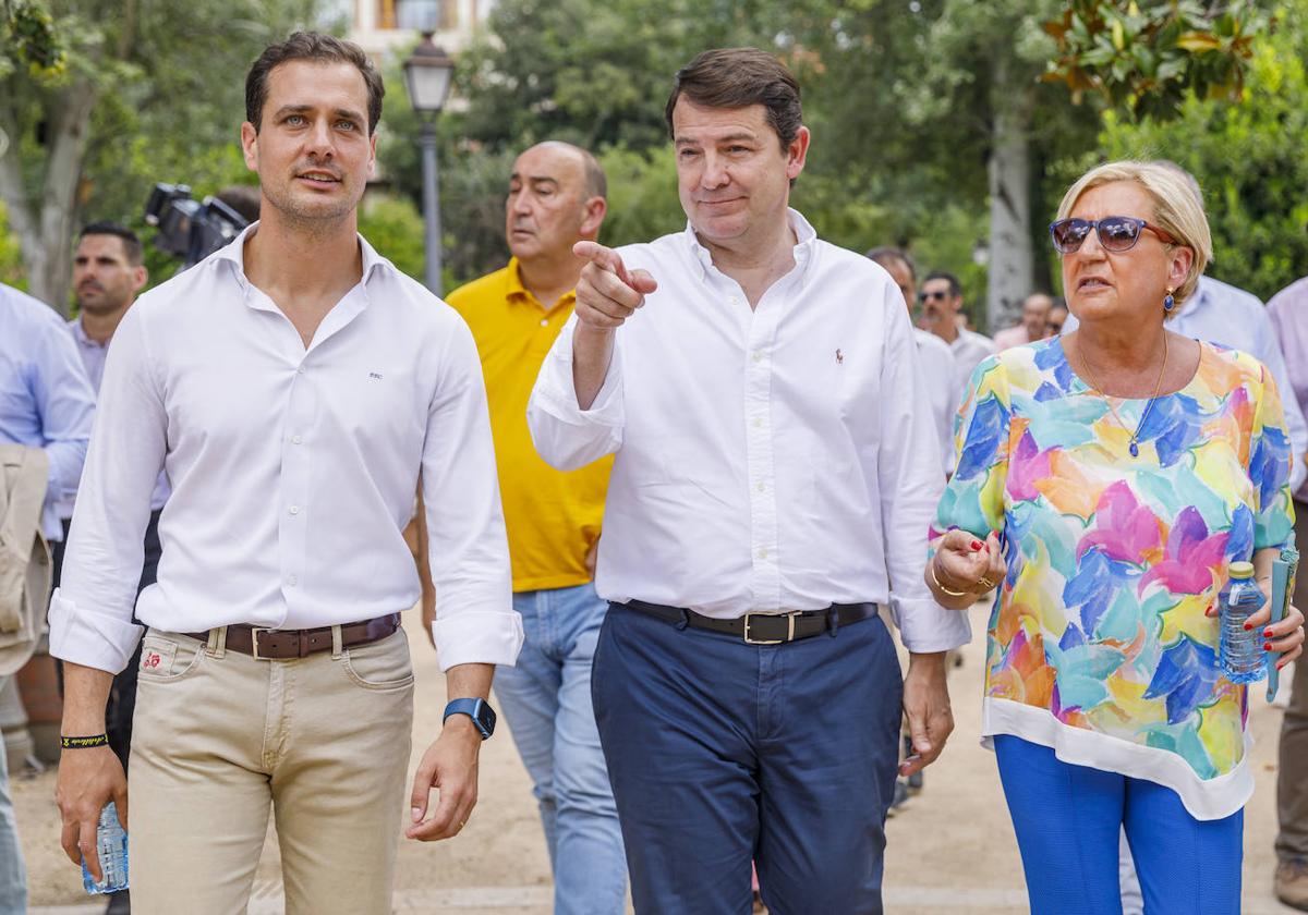 Pablo Pérez Coronado, Alfonso Fernández Mañueco y Paloma Sanz, este lunes en Segovia.