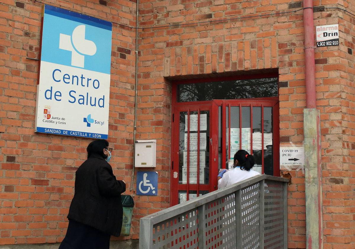 Entrada al centro de salud Segovia Rural, en los Altos de la Piedad.